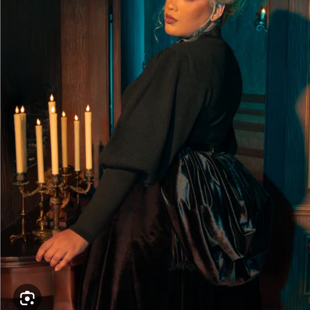 La femme en noir Victorian bustle skirt in black